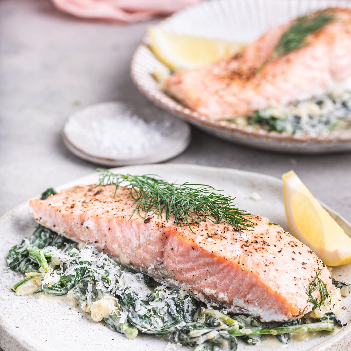 Lemony Butter Baked Salmon with spinach – Recipe – Diet Doctor