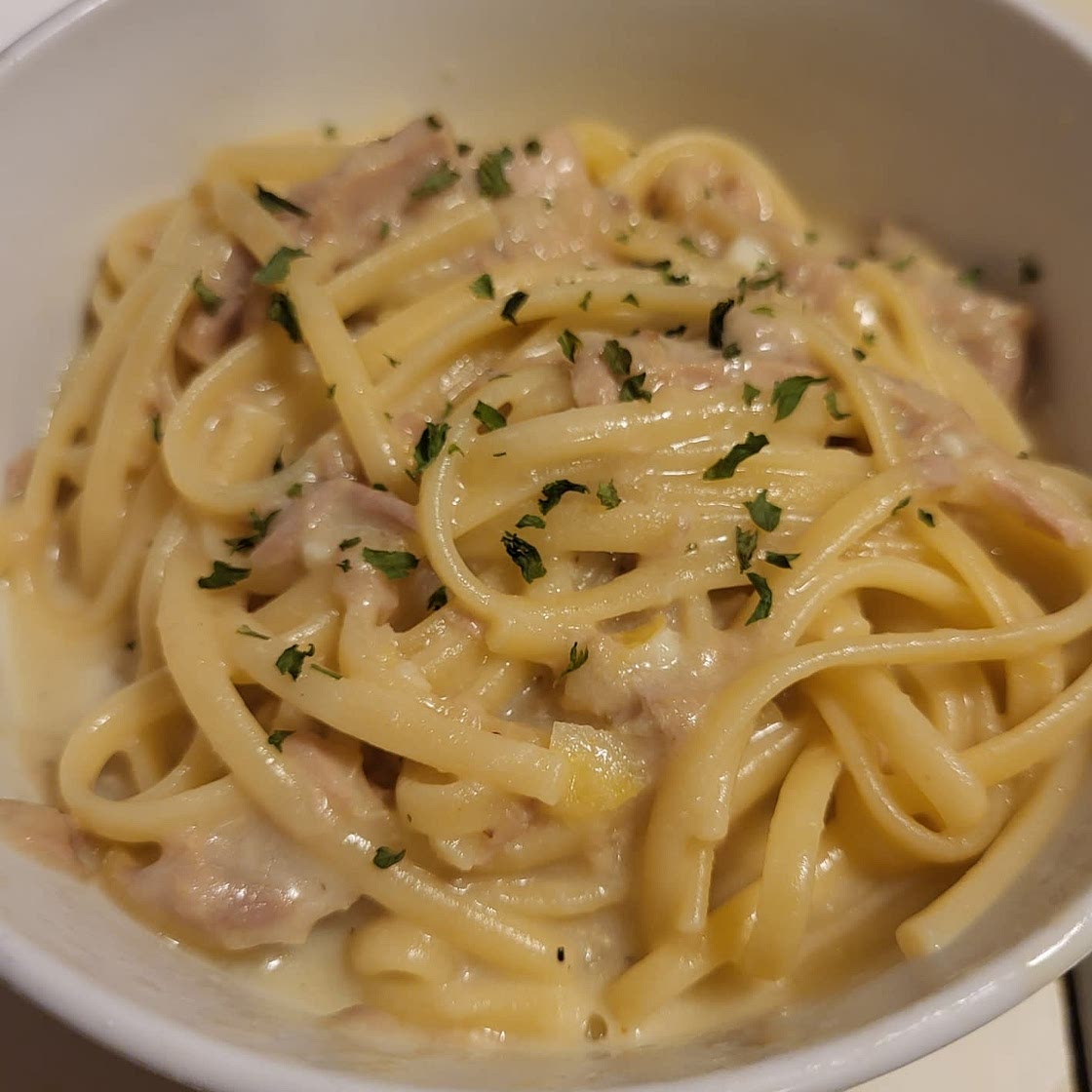 One Pot Creamy Garlic Lemon Pasta