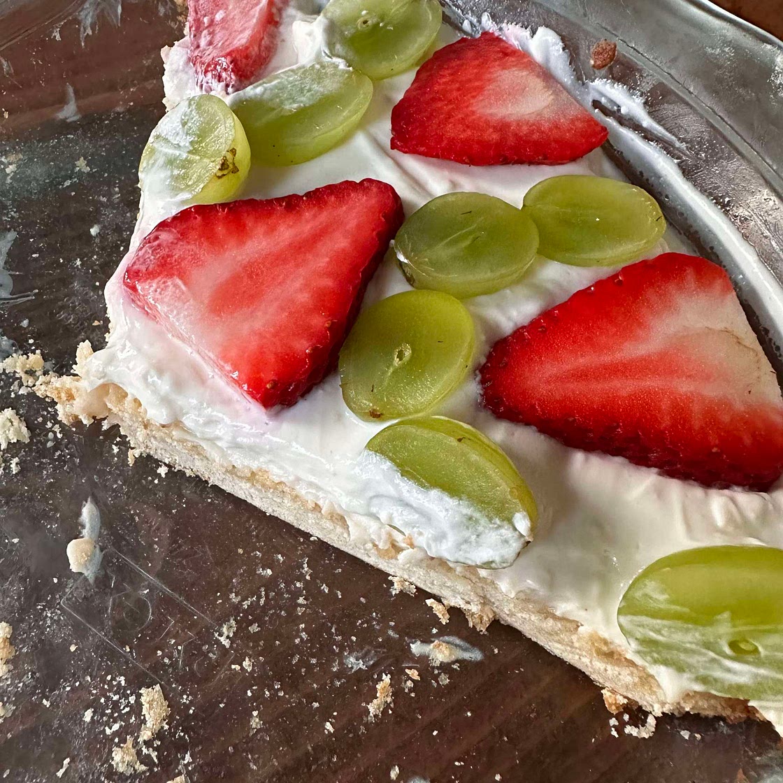 Fruit pizza