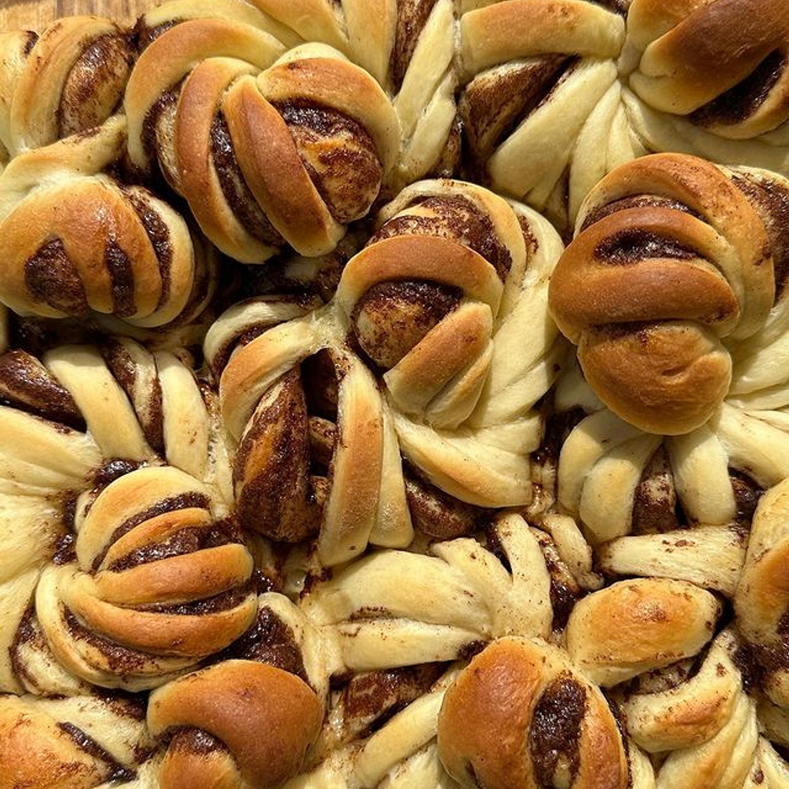 soft &amp; gooey cinnamon twisty buns 🤎⤵️ These are the best tast