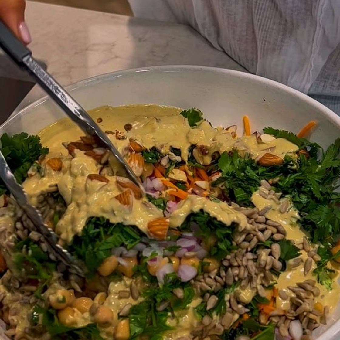 creamy tahini broccoli crunch salad 🥦