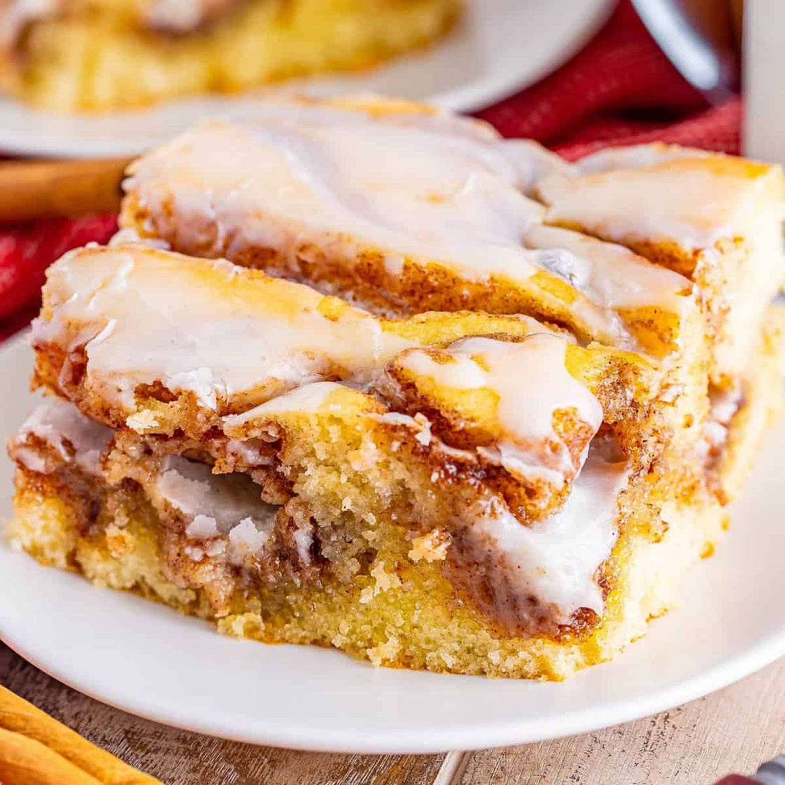 Homemade Cinnamon Roll Cake (+Video)