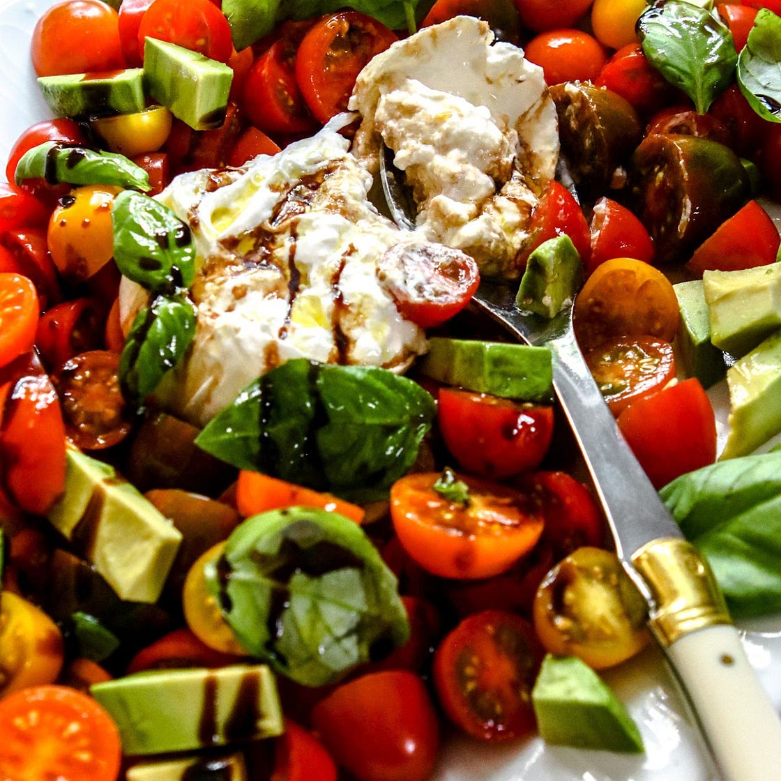 5-Min Light & Fresh Burrata Caprese