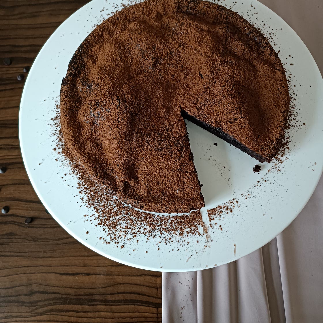 Fudgy Flourless Chocolate Cake
