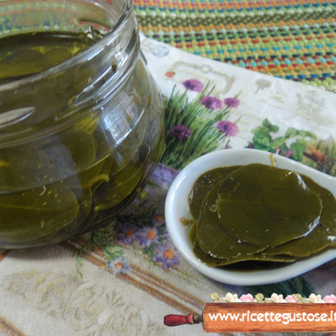 Foglie di capperi sott'olio
