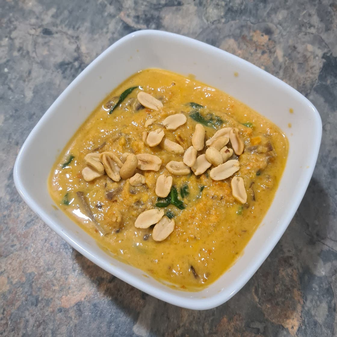 PEANUT BUTTER, MUSHROOM, SPINACH AND TOMATO STEW