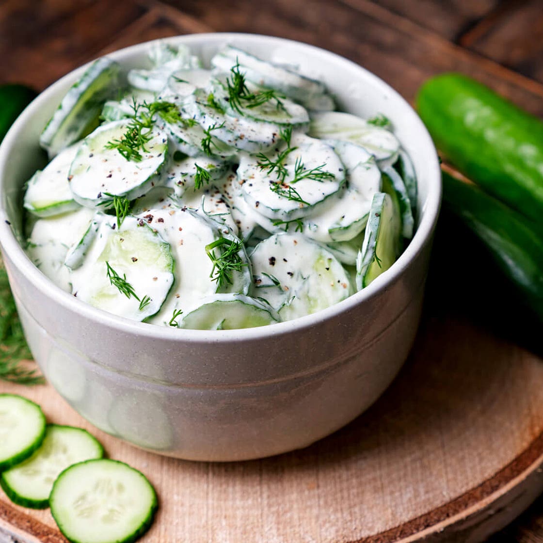 Gurkensalat mit Joghurt-Dressing