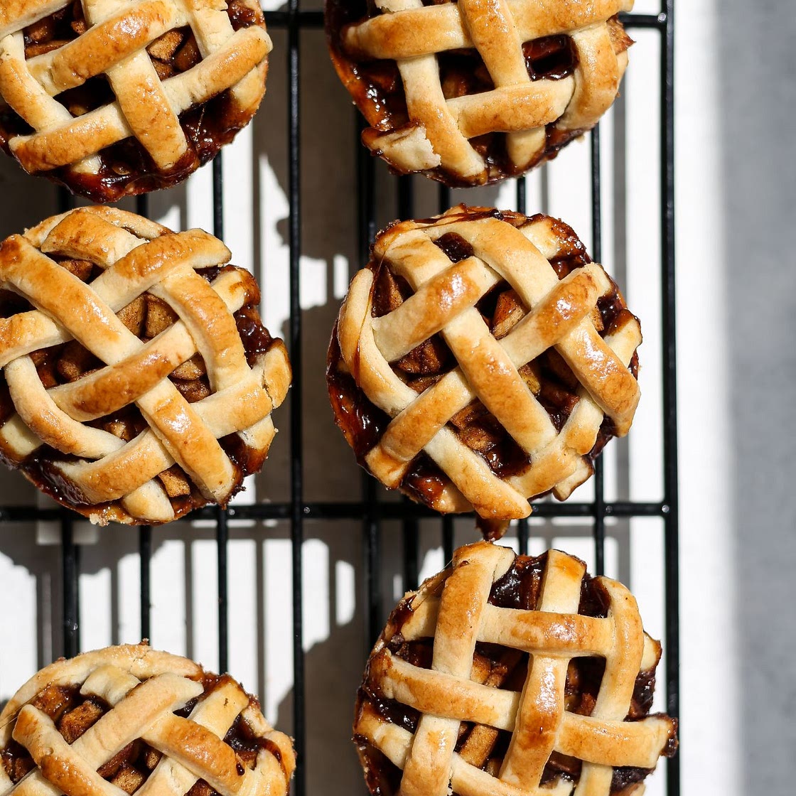 Mini Muffin Tin Apple Pies (only 20-min prep!)