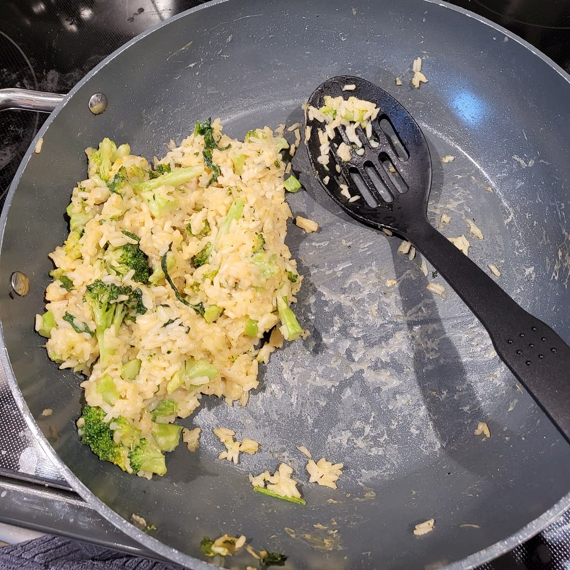 One-Pan Cheesy Chicken, Broccoli, and Rice