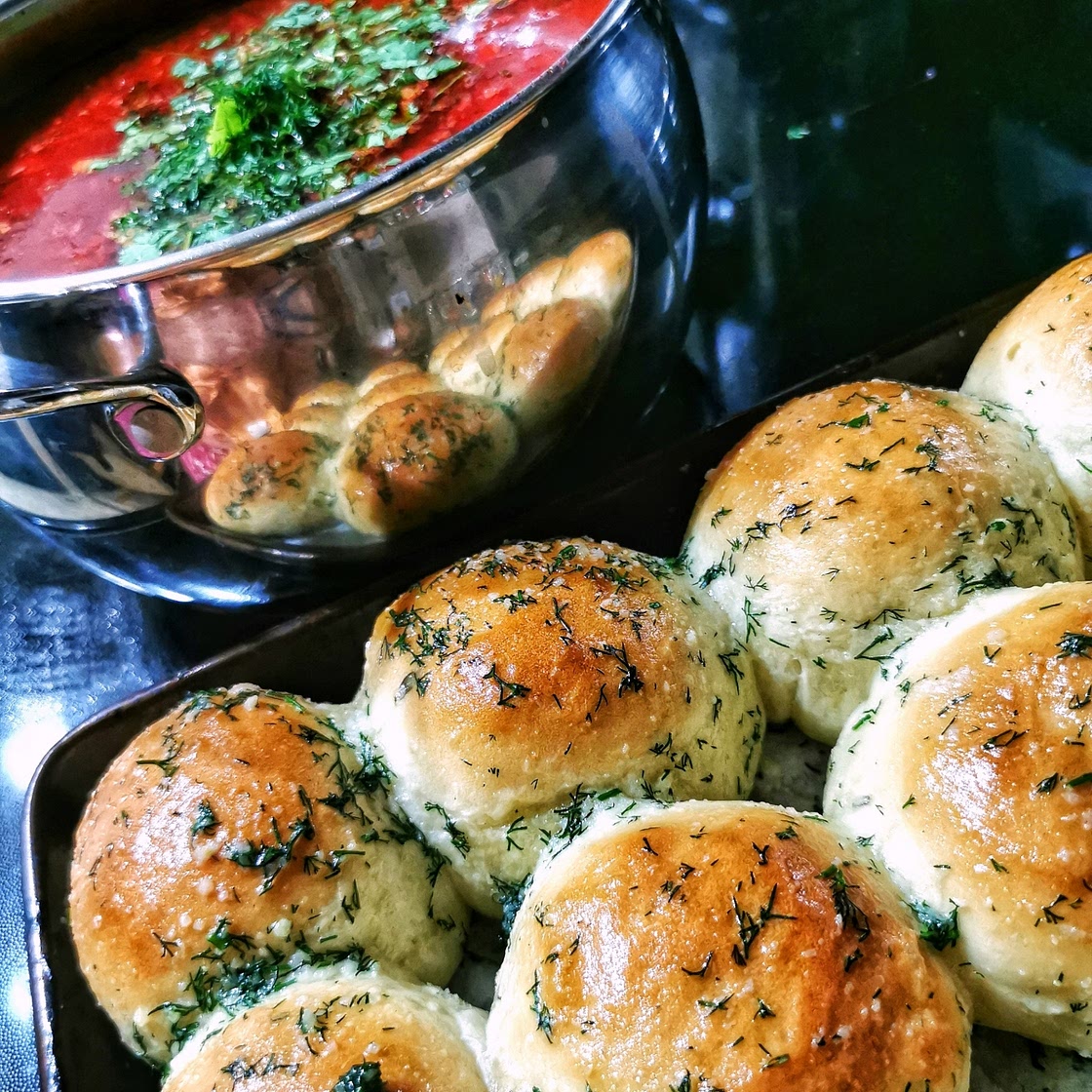 One Hour Rosemary Garlic Dinner Rolls
