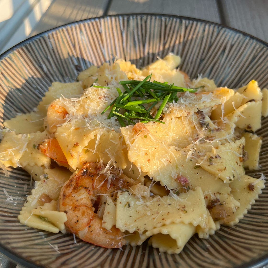 Garden Herb Shrimp Scampi Linguine