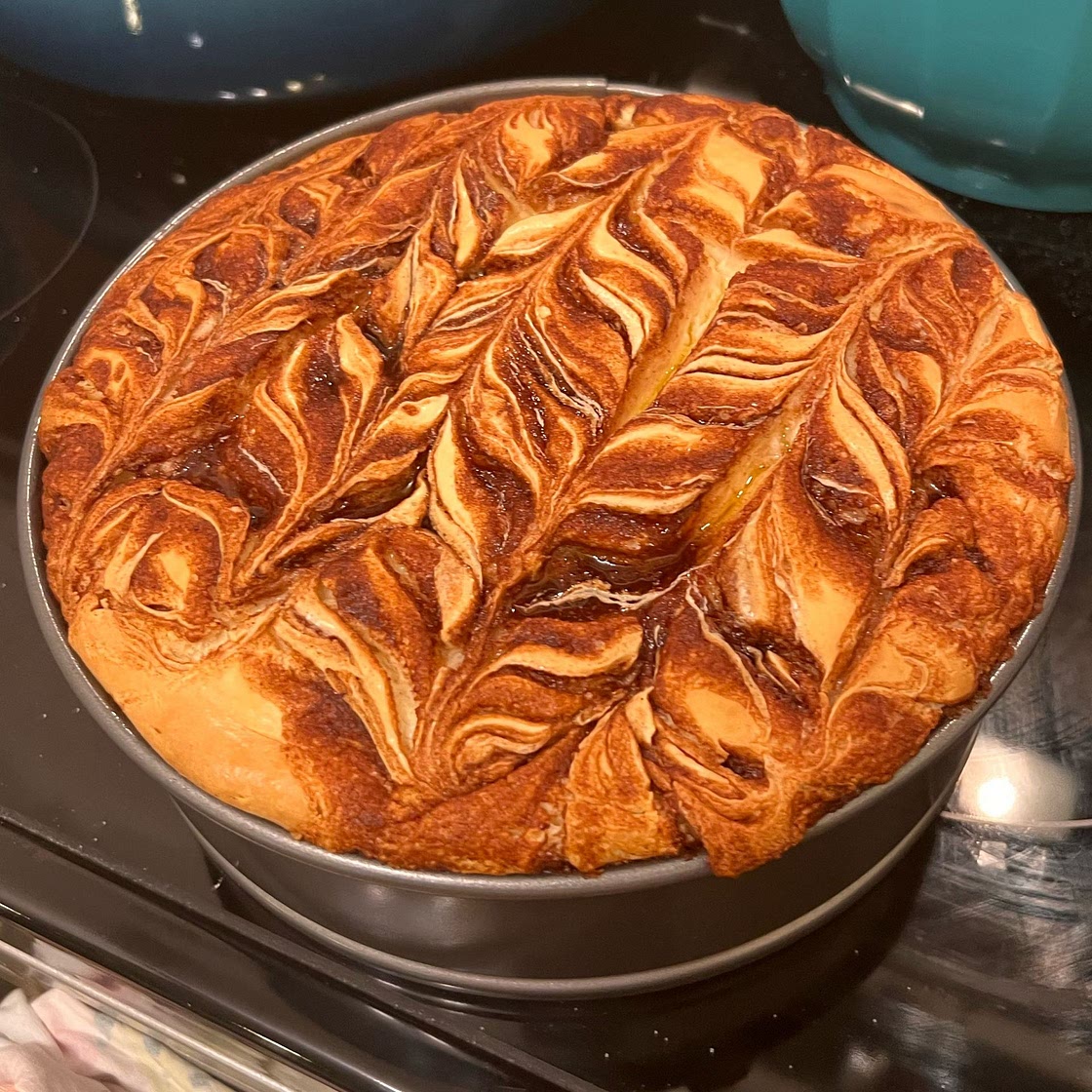 Cinnamon Roll Cheesecake