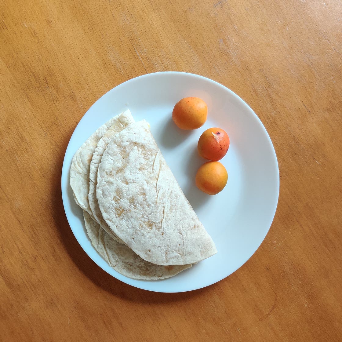 Repas midi - Quesadillas et abricot