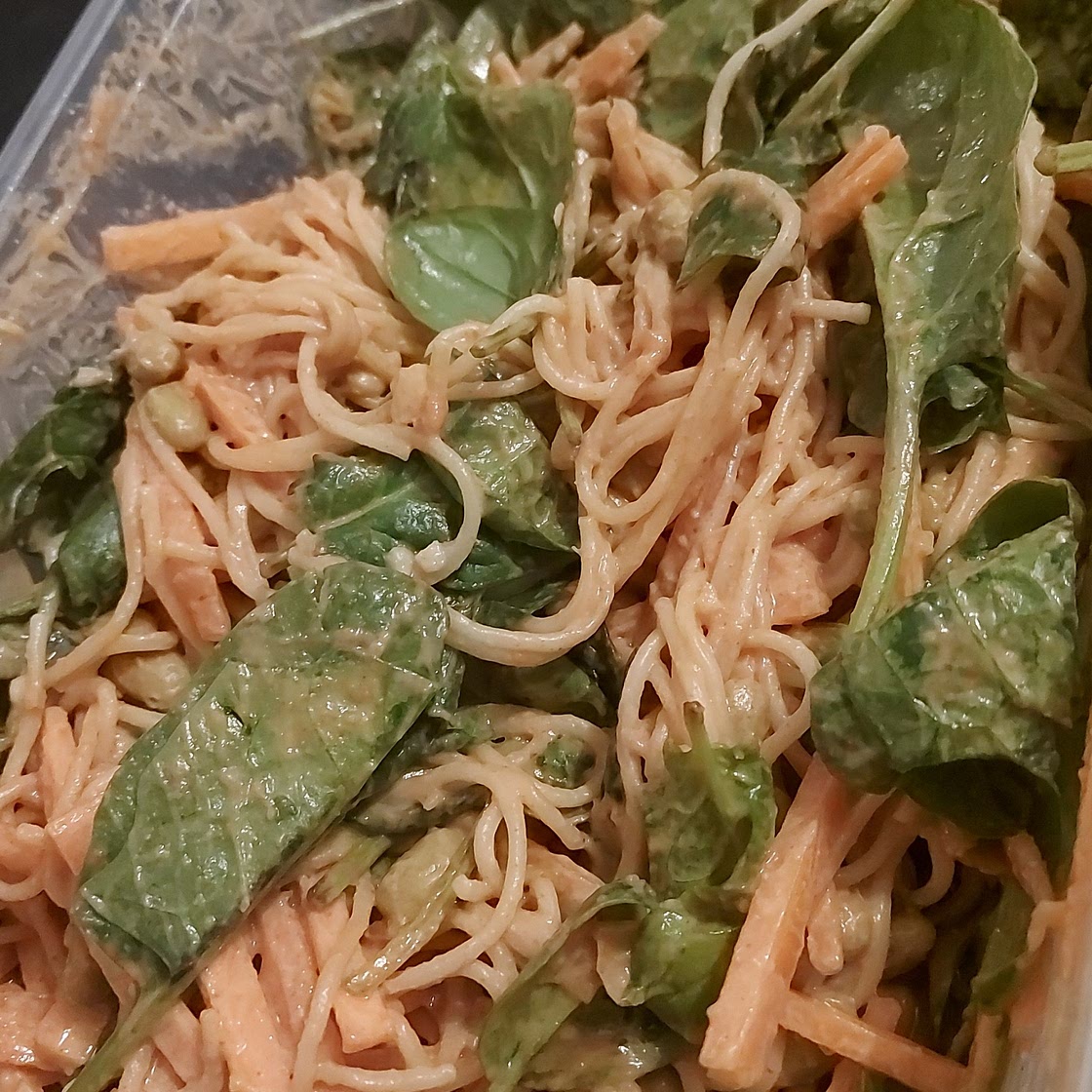 Rainbow-Peanut-Nudelsalat