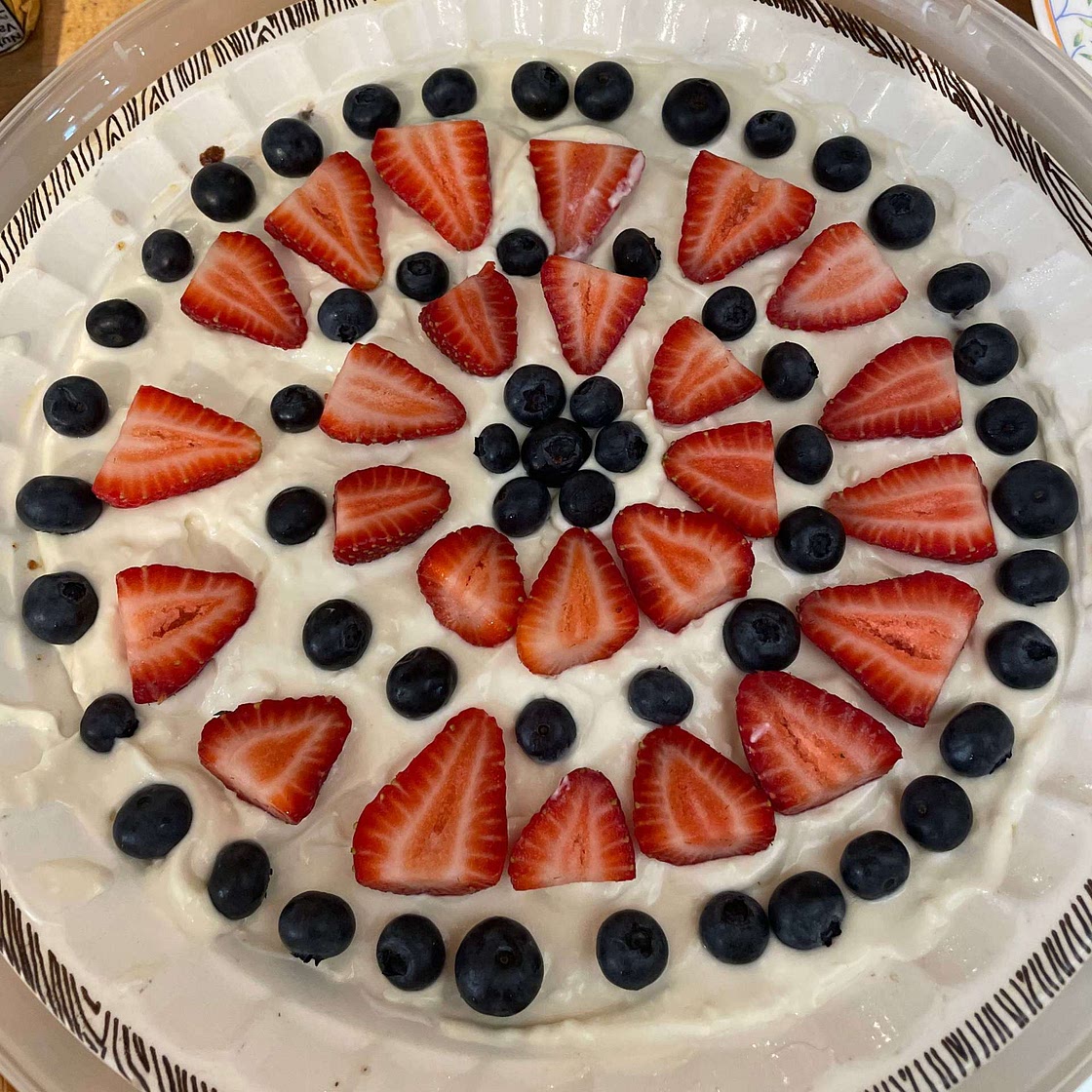 Fruit pizza