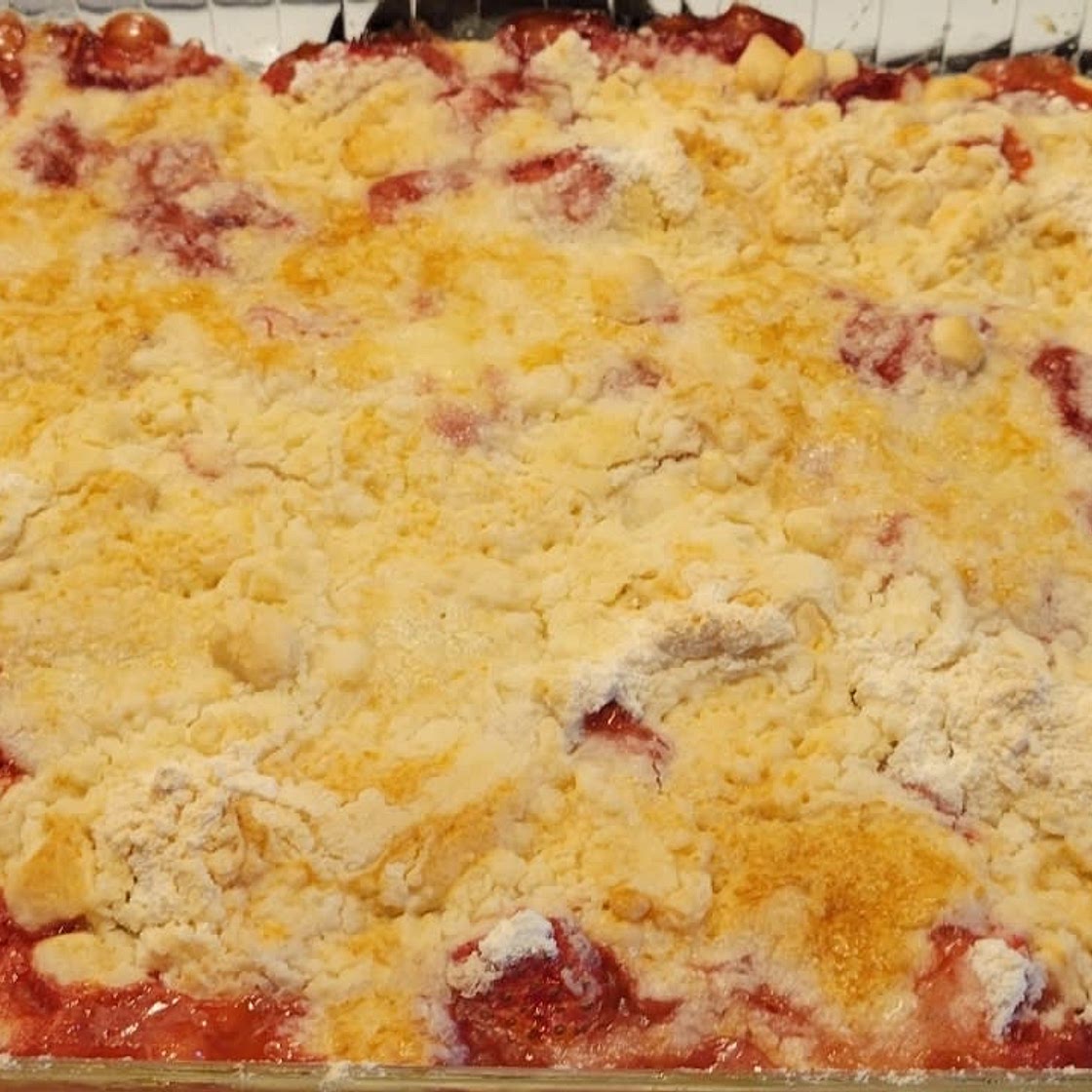 Fresh Strawberry Shortcake Dump Cake