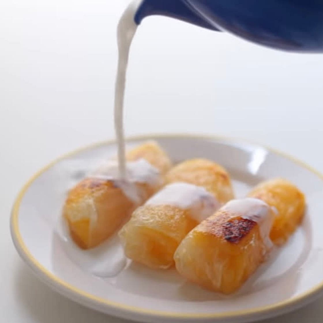 Crispy mango rolls