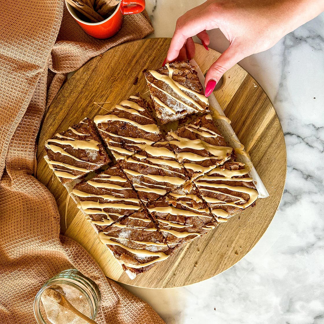 Fudgy Cinnamon Roll Blondies
