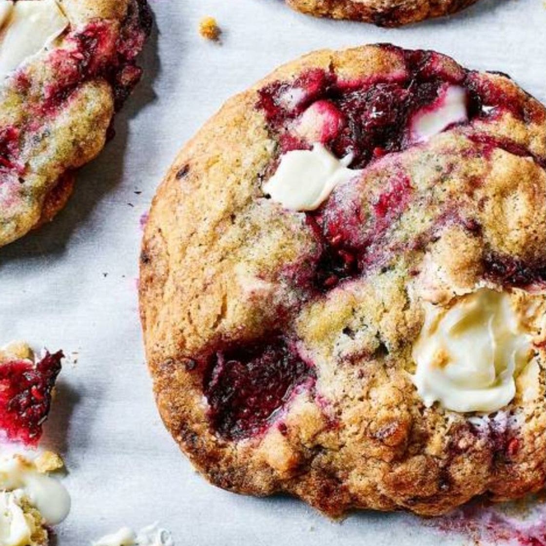 White chocolate fruity oats cookie