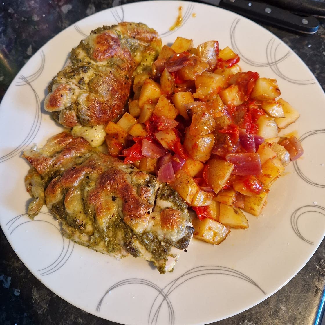 Cheesy Chicken & Pesto Caprese Bake