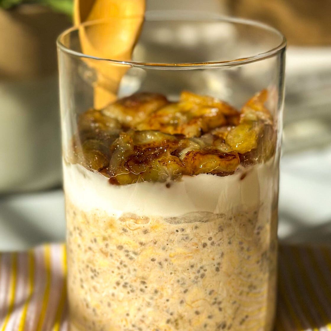 Caramelized Banana Bread Pudding Overnight Oats (vegan & gluten free)
