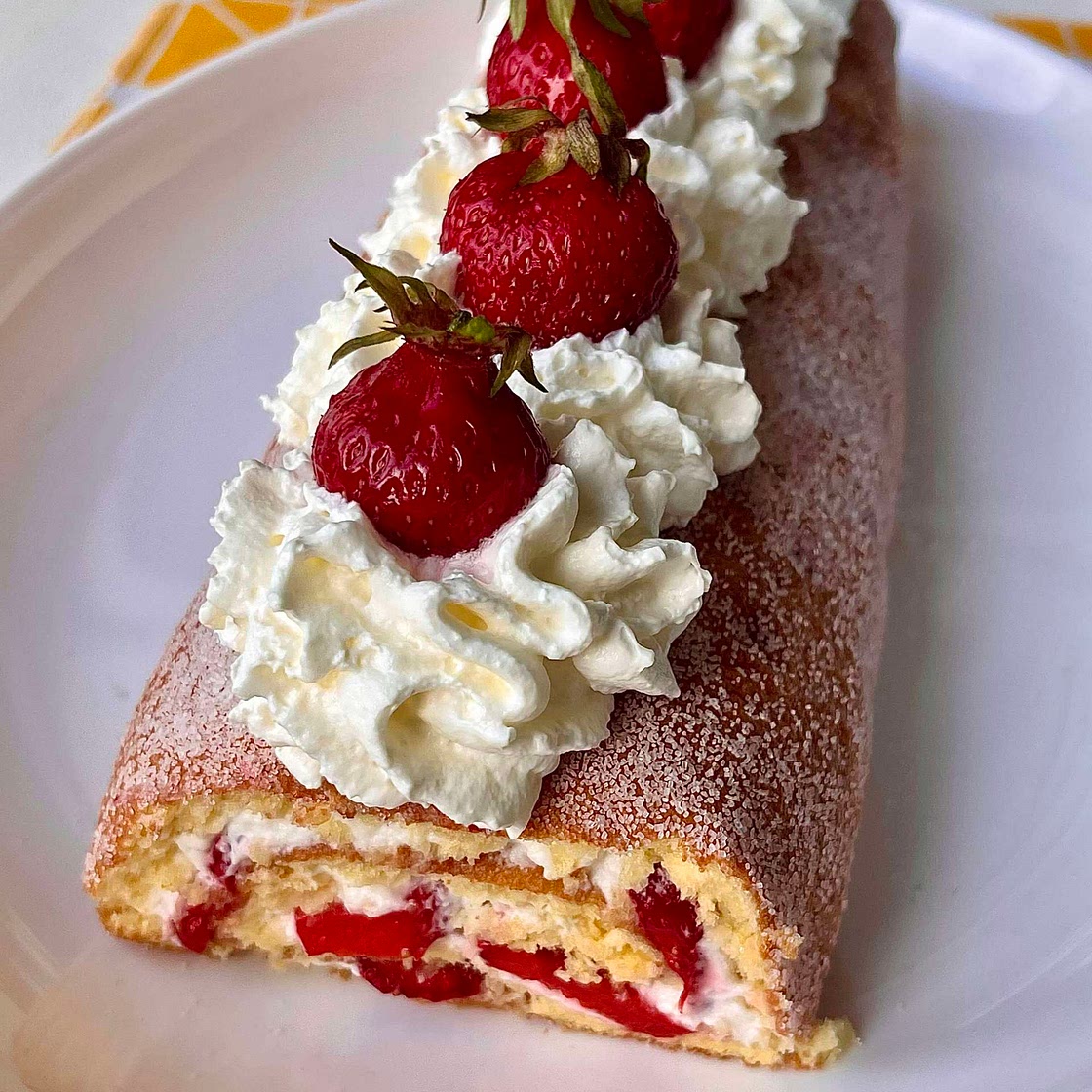 Strawberries N’ Cream Swiss Roll 