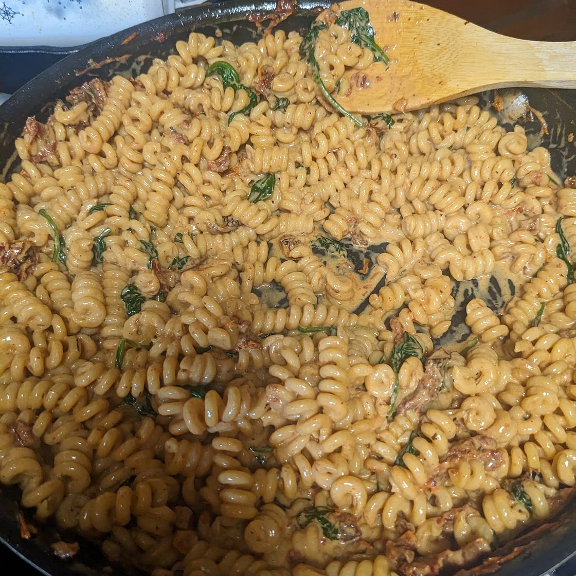 Creamy Garlic Sun-Dried Tomato Pasta