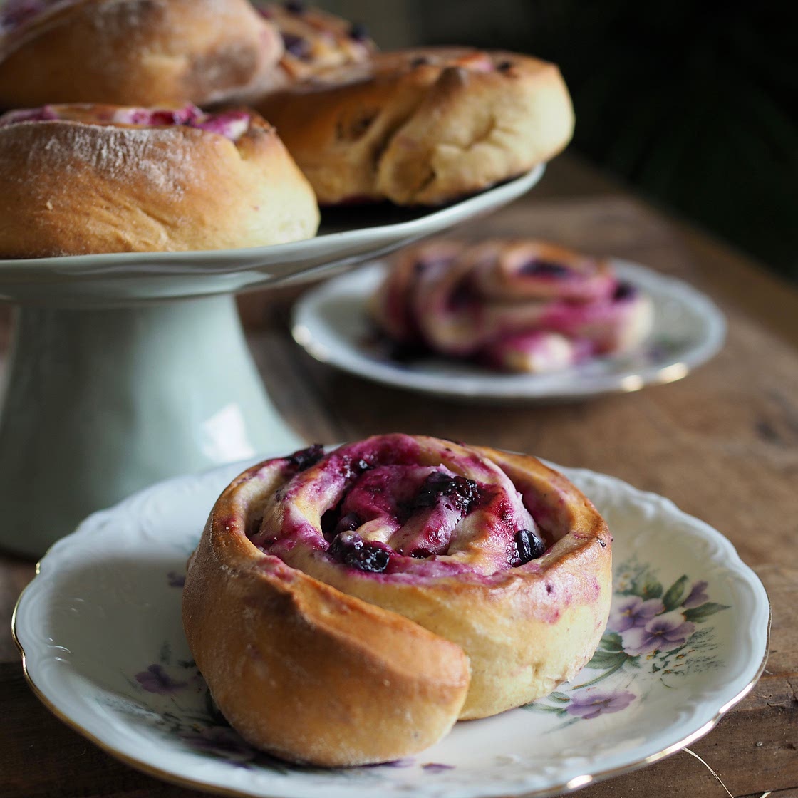 Blackcurrant Sweet Buns (Solbærsnurrer) - North Wild Kitchen