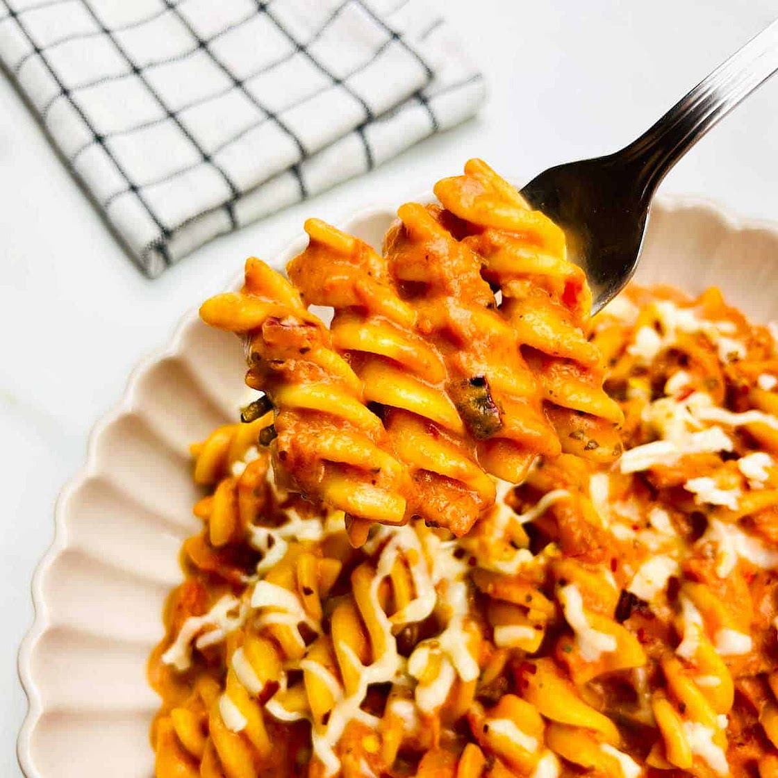 Super Easy Cheesy Tomato Pasta