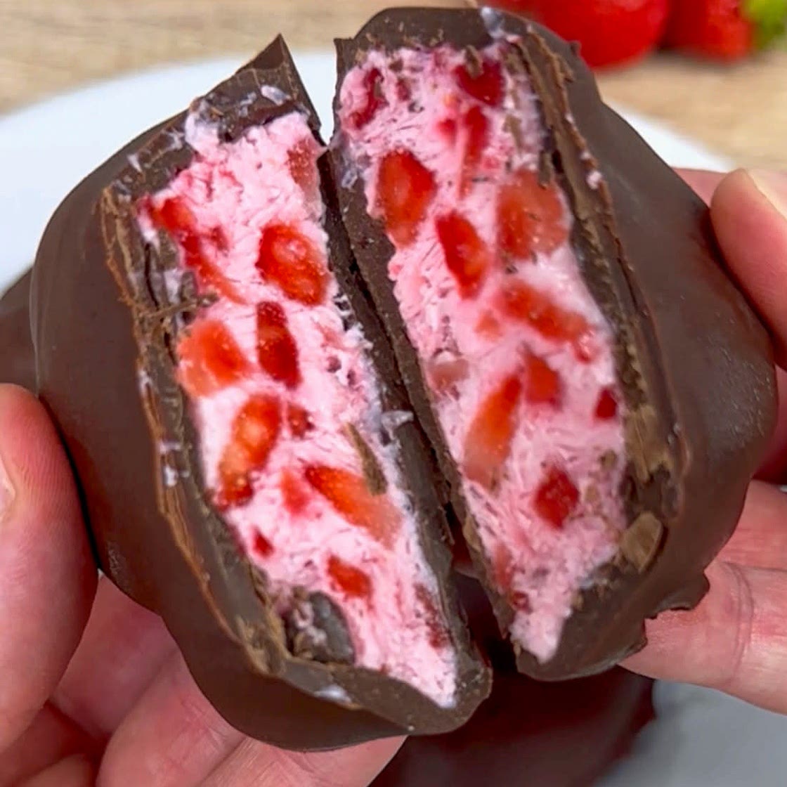 FROZEN STRAWBERRY CHOCOLATES