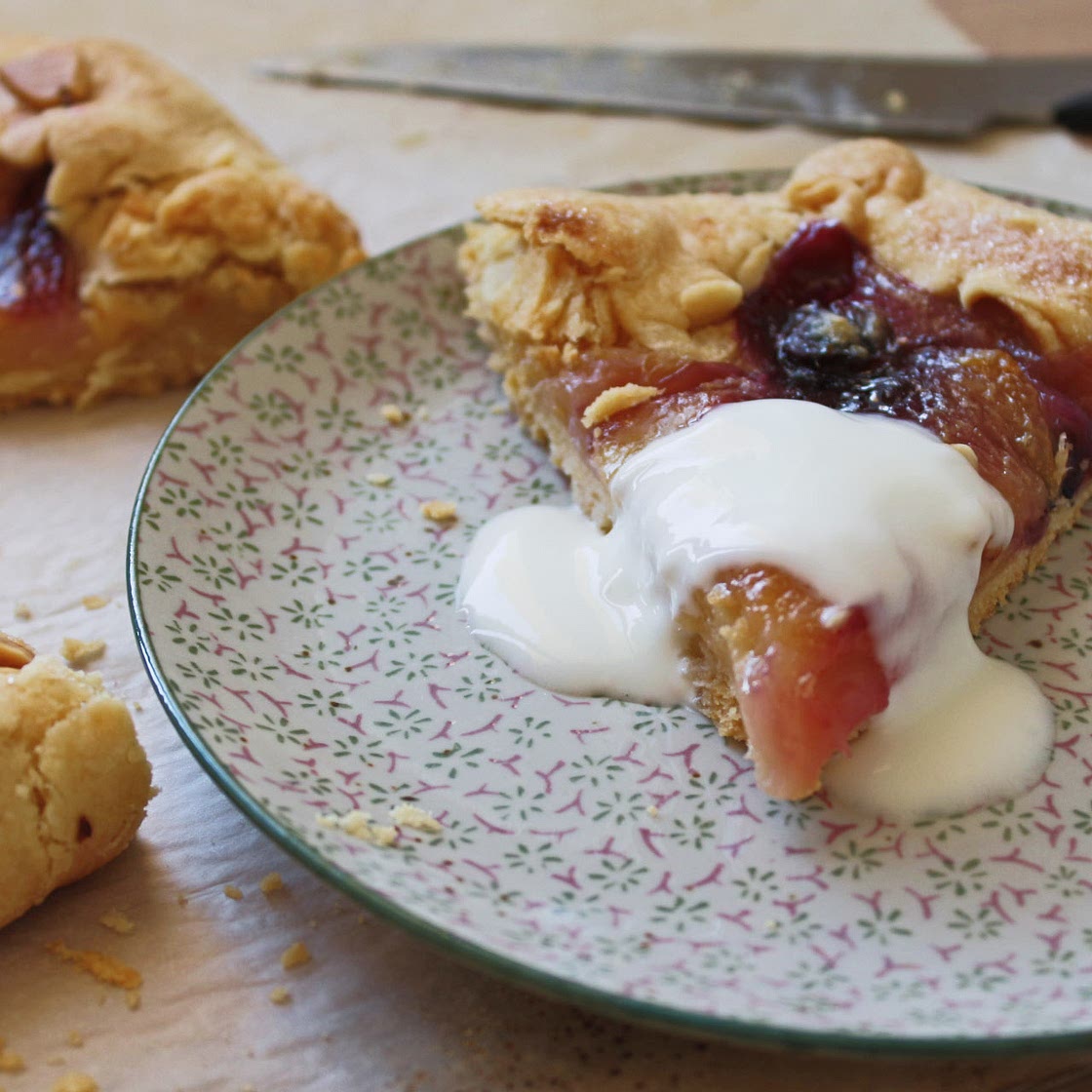 Tarte rustique aux pêches. 