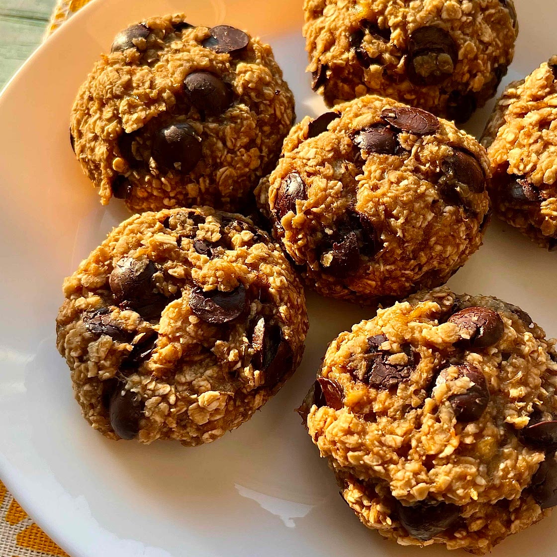 3 Ingredient Chocolate Chip Oat Cookies