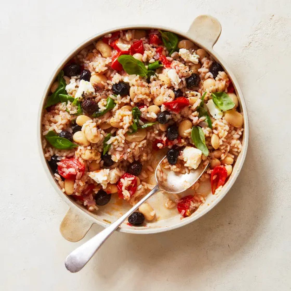Oven-baked tomato rice with butter beans