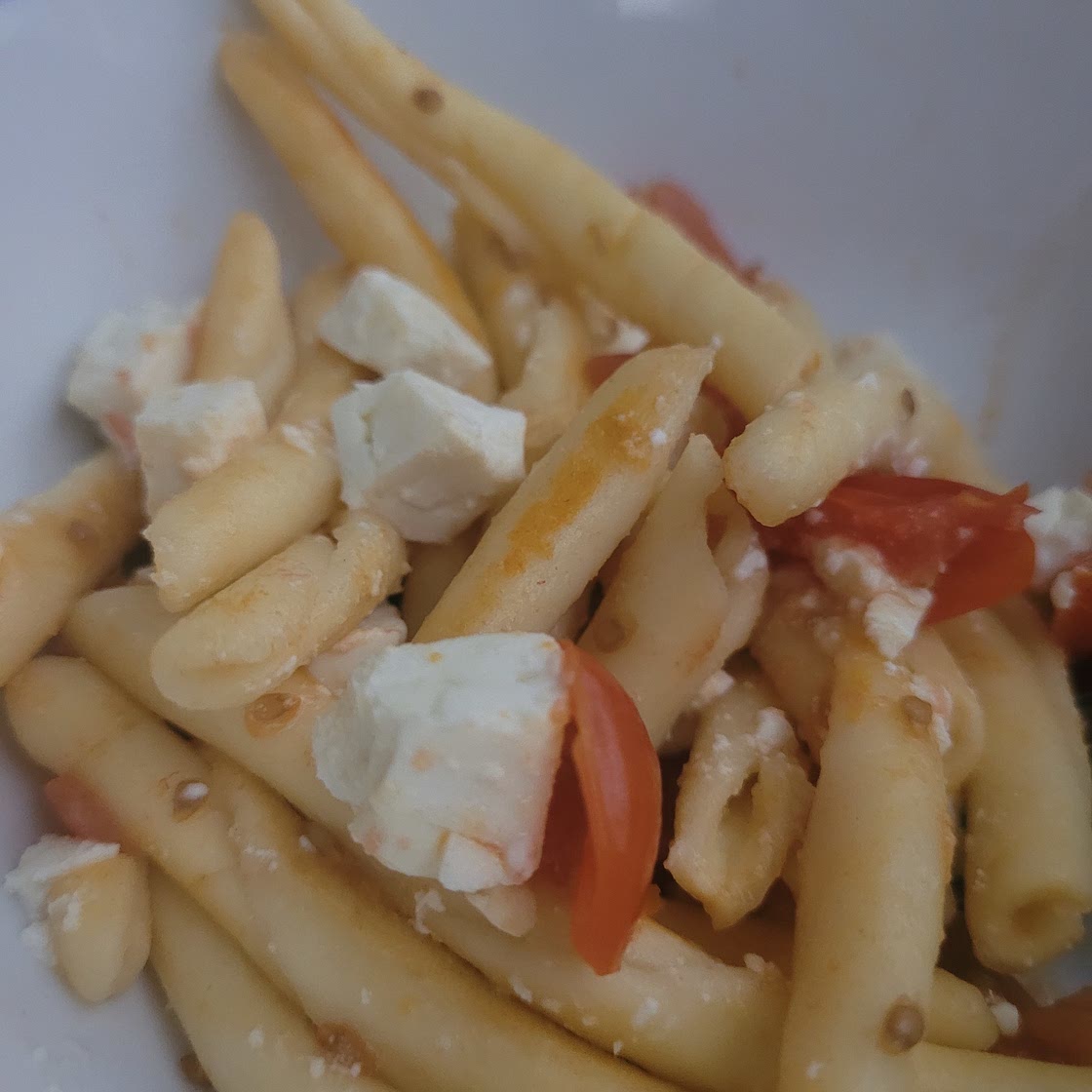 low-calorie cheese & tomato pasta