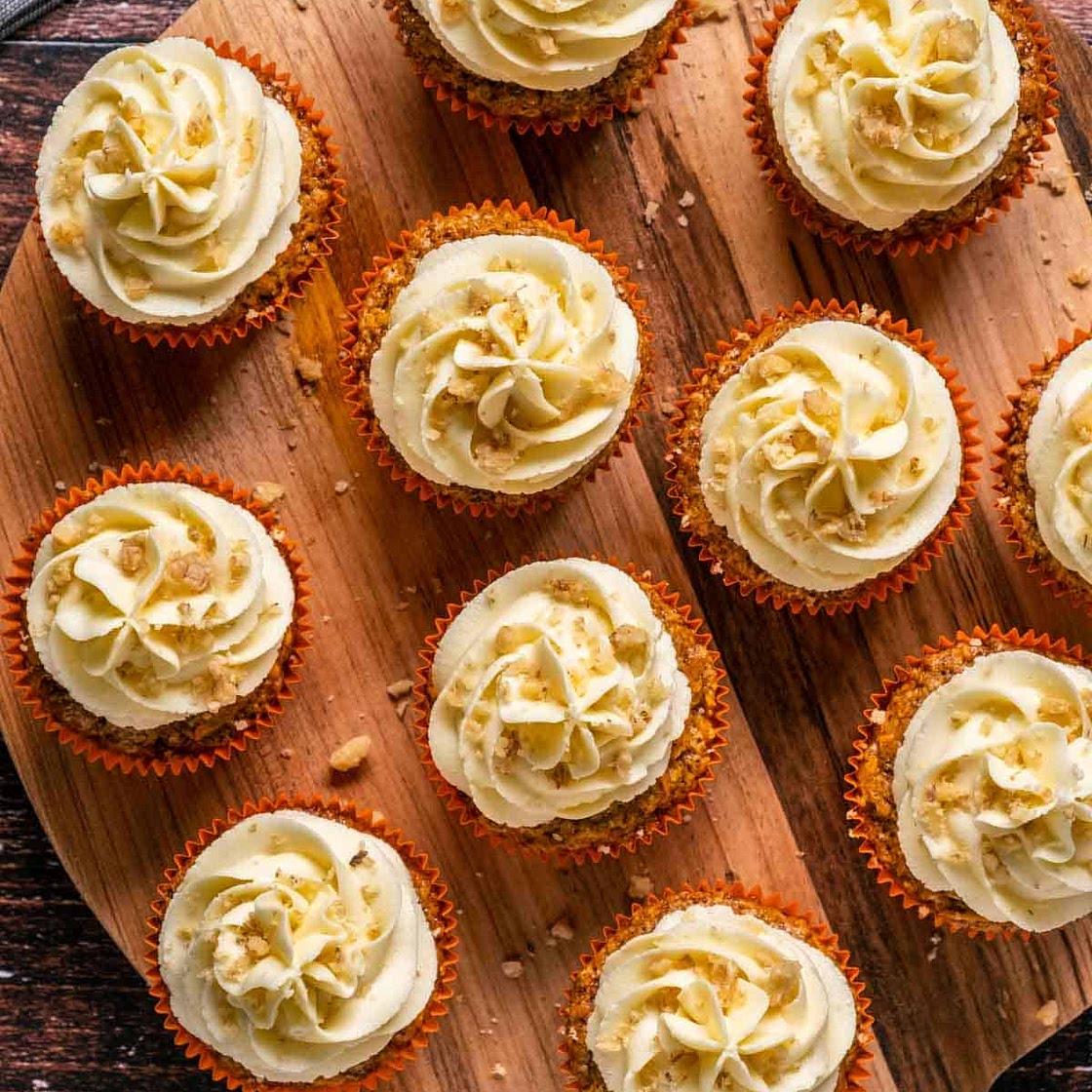 Vegan carrot cake cupcakes