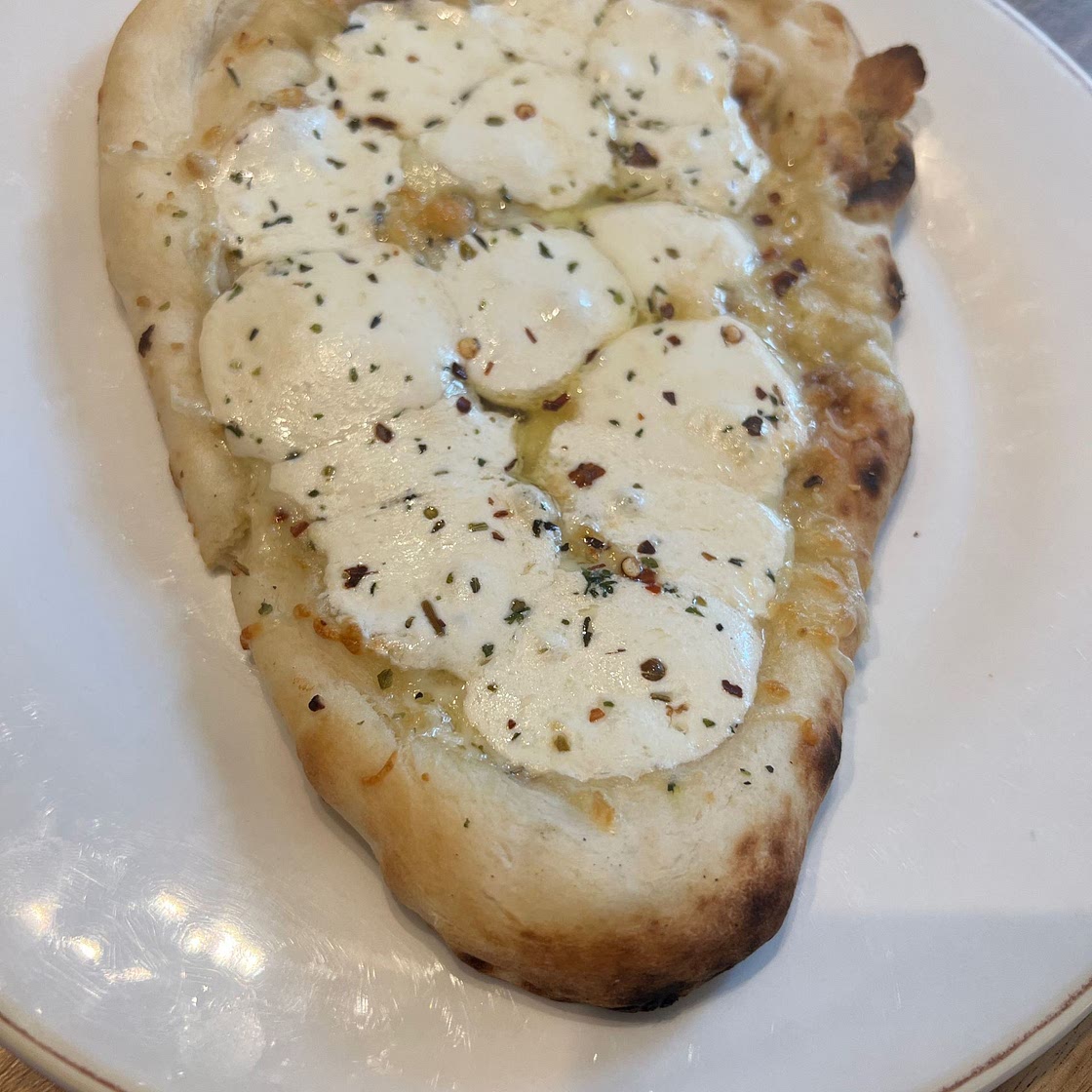 White Pizza on Naan