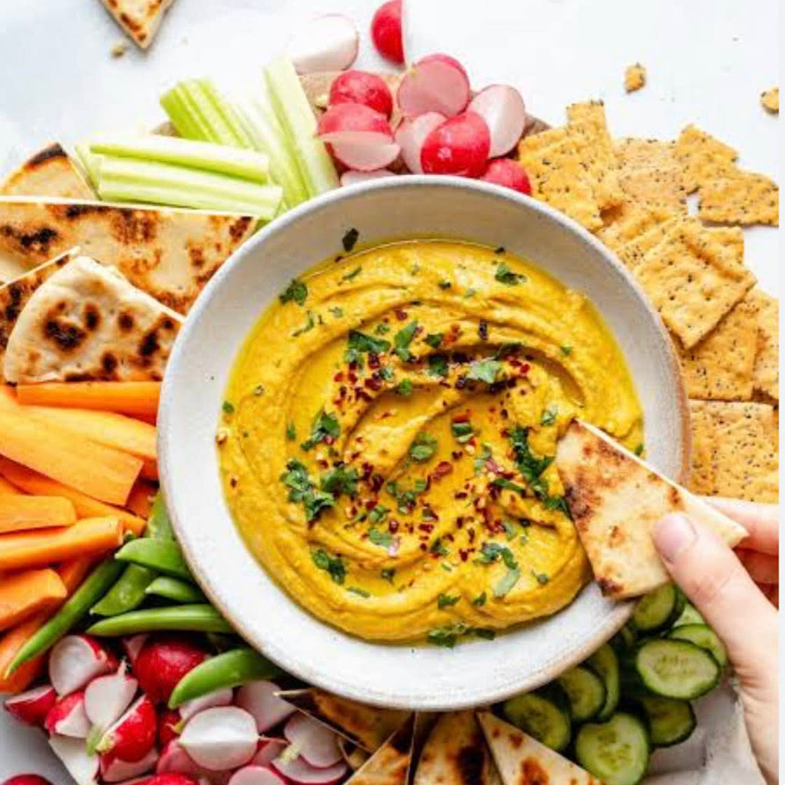 Turmeric Pita & Garlic dip 