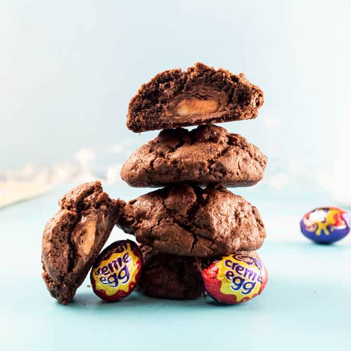 Easter Stuffed Creme Egg Cookies