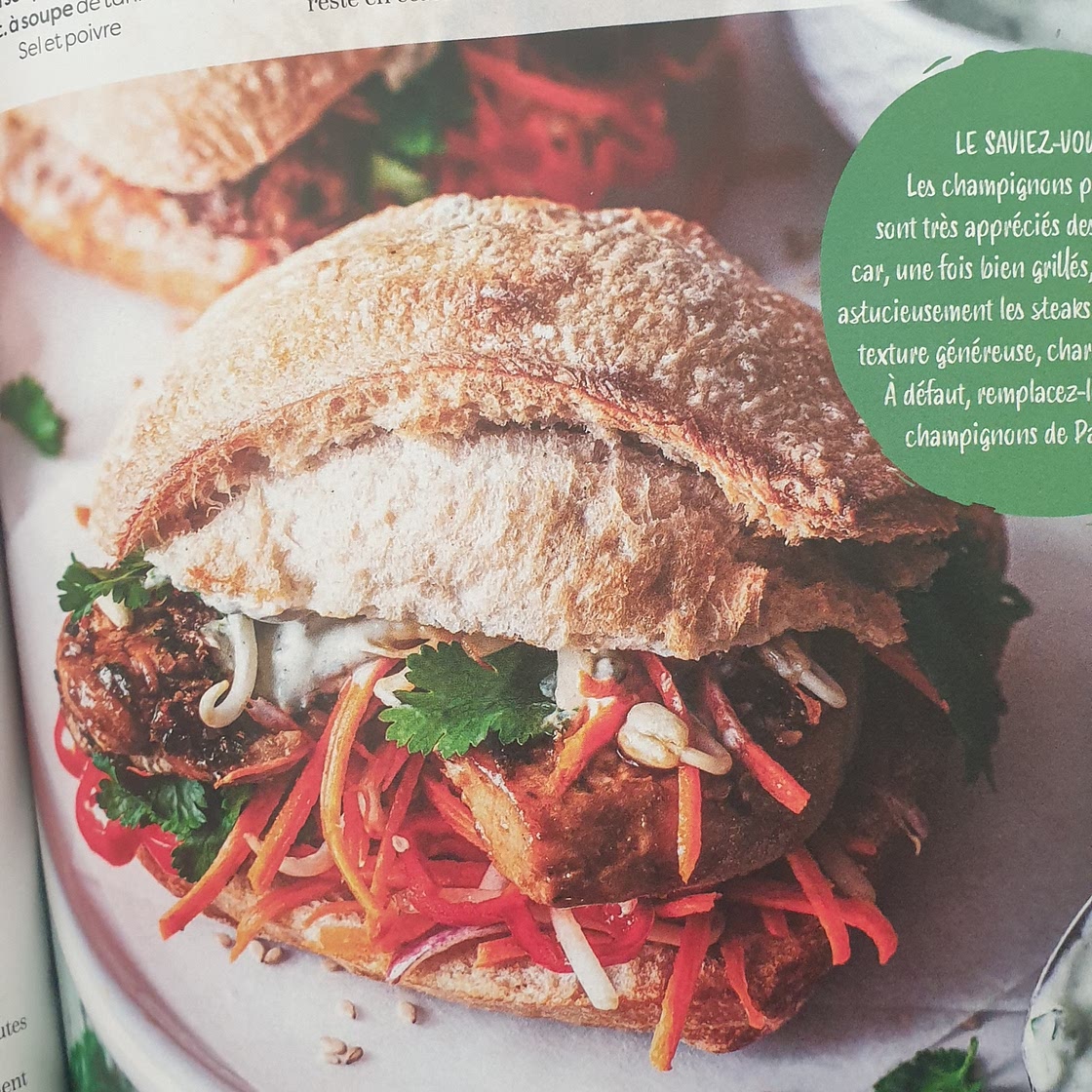 Burger au coleslaw et champignon mariné