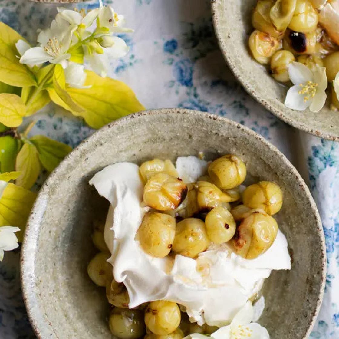 Grilled gooseberries and lemon zest meringues