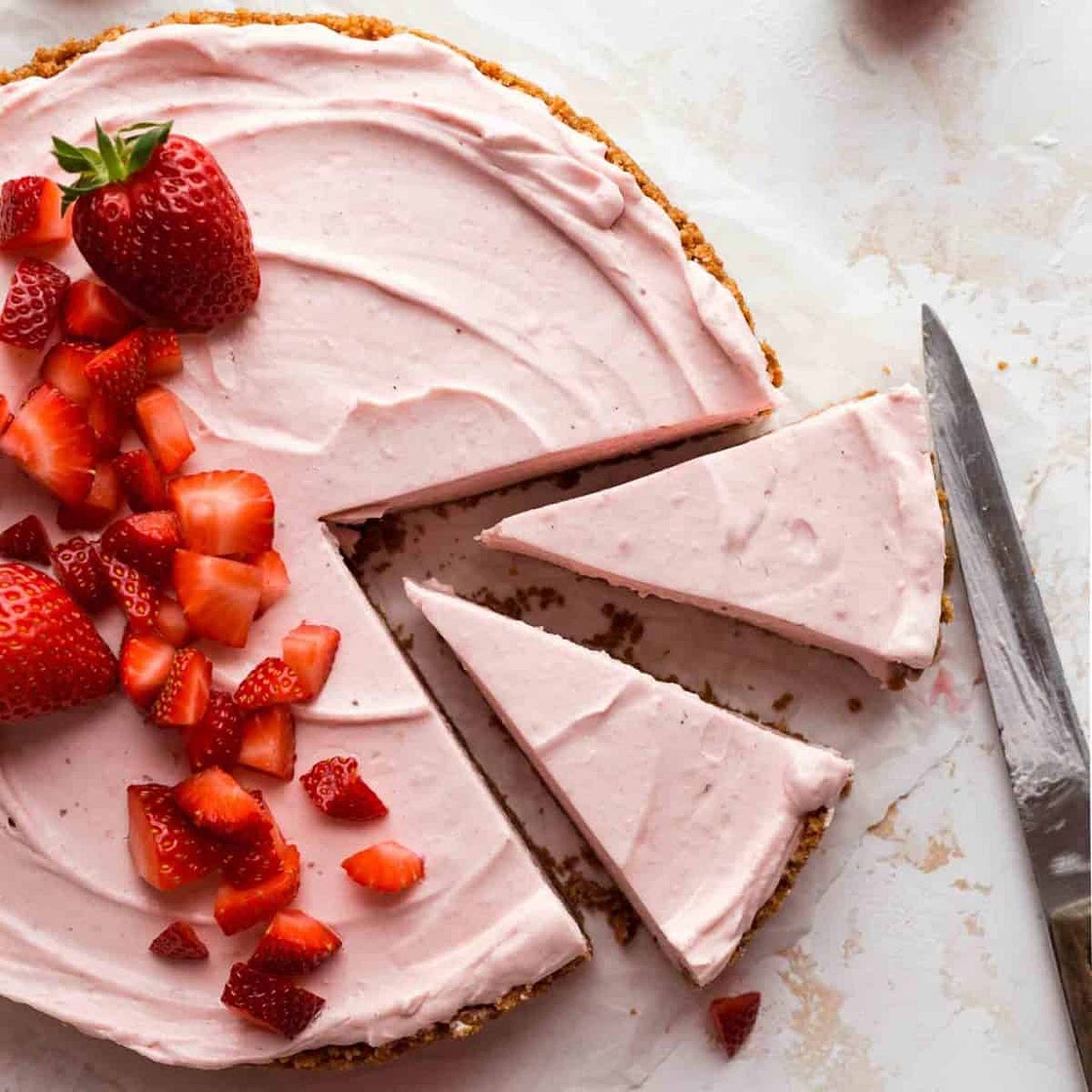 No-Bake Strawberry Cream Cheese Pie Recipe (Cheesecake)