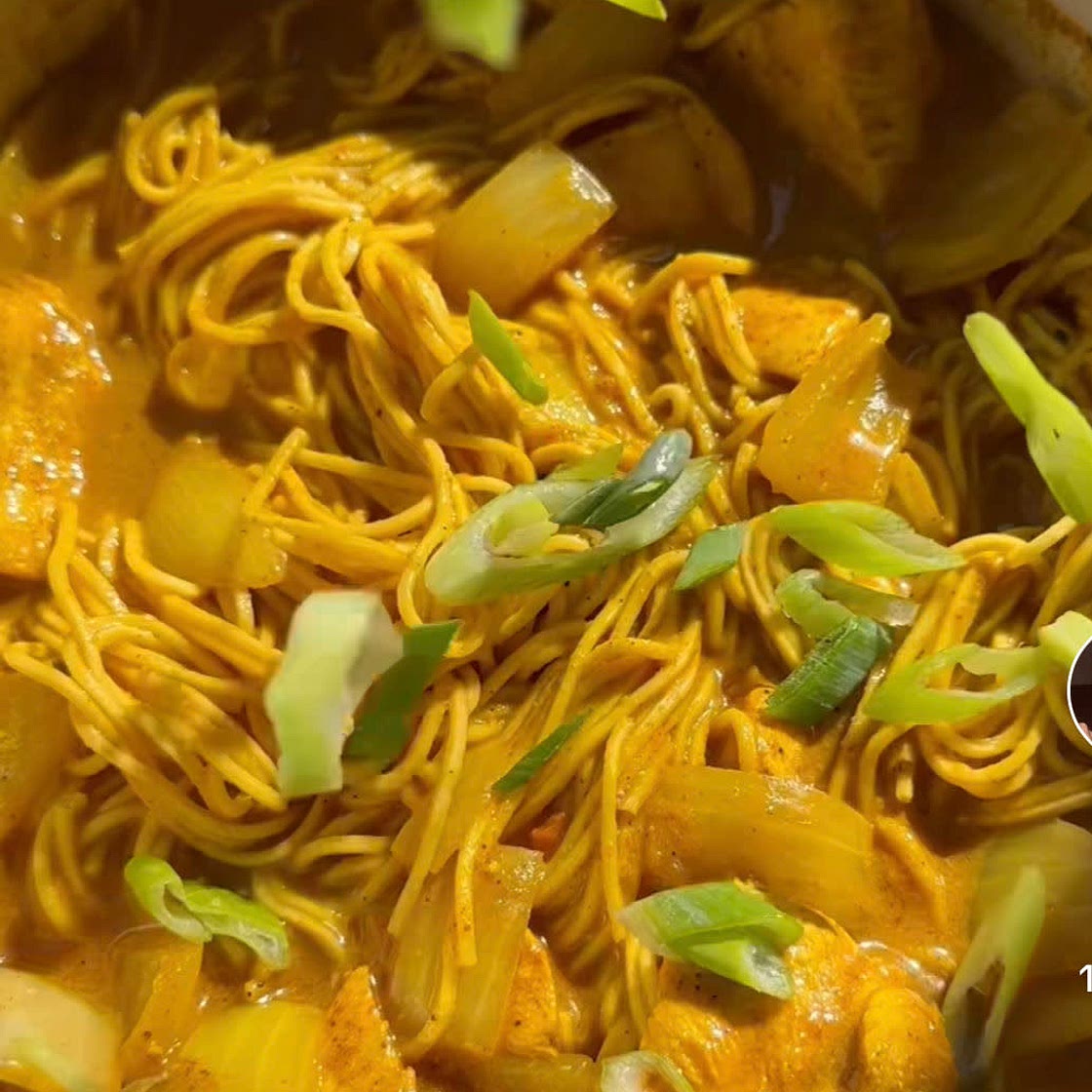 Chicken Noodle Curry 