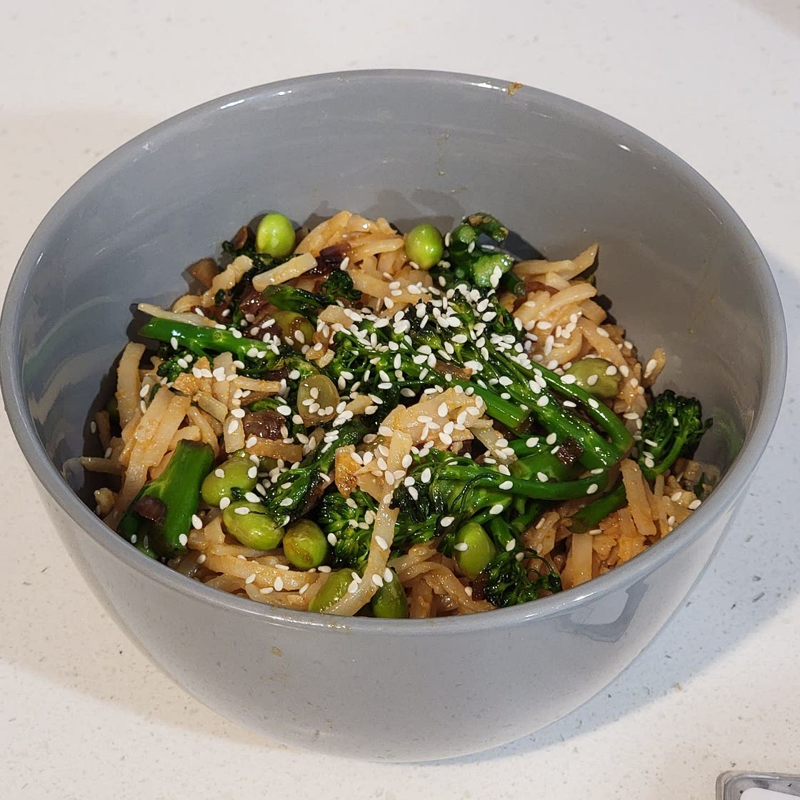 Garlic Sriracha Noodles with Broccolini