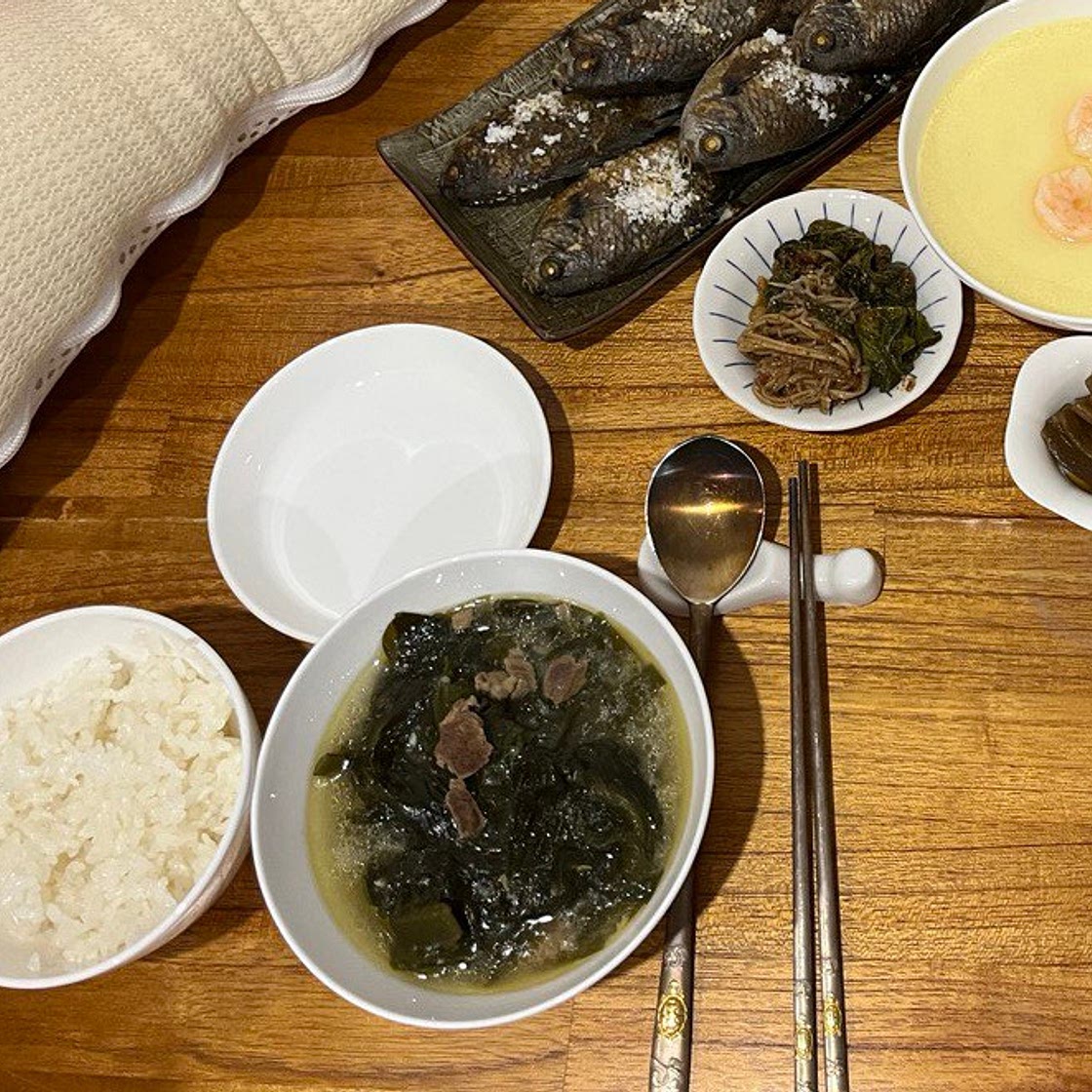 Mom’s recipe, how to cook easy traditional korean seaweed soup