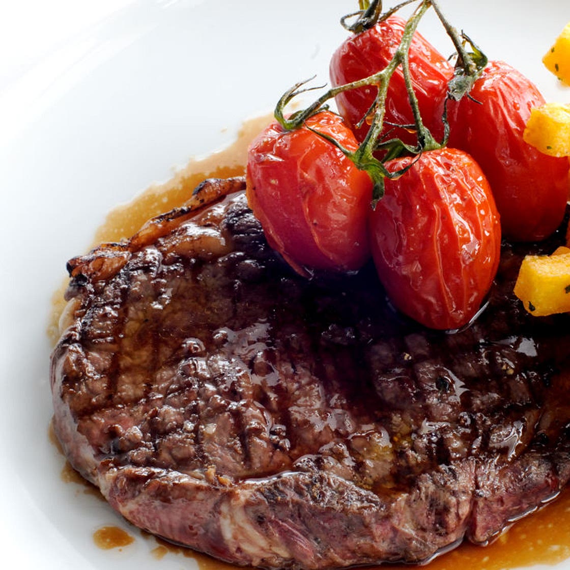 Rib-eye of beef with polenta chips