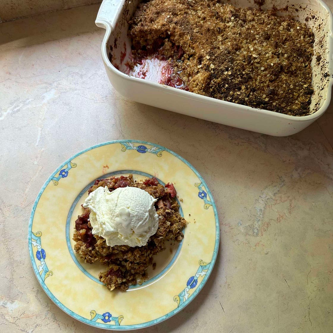 Rhubarb crisp