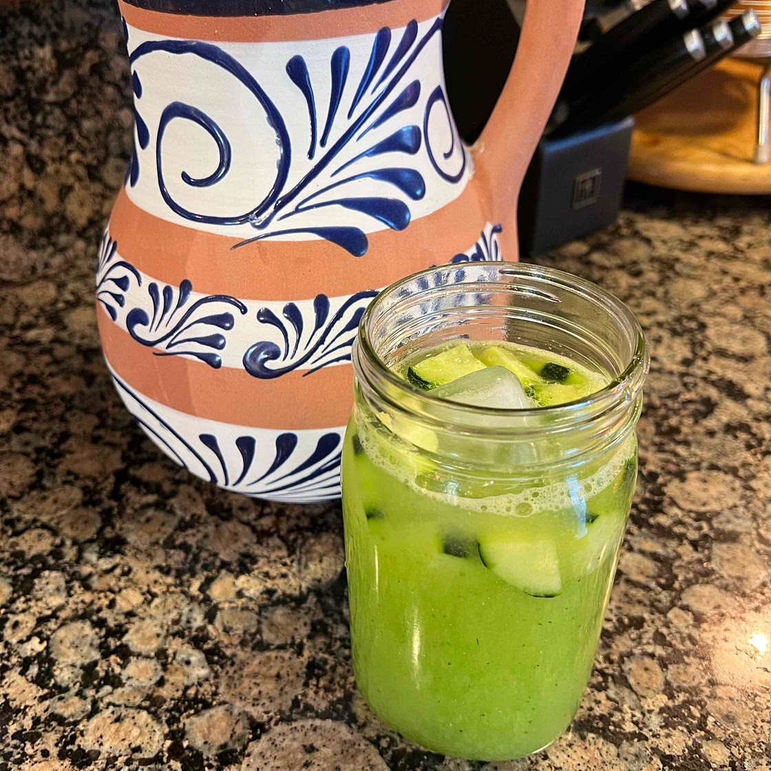 AGUA DE PEPINO Y LIMÓN 