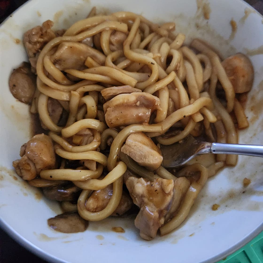Hoisin udon with chicken & mushrooms
