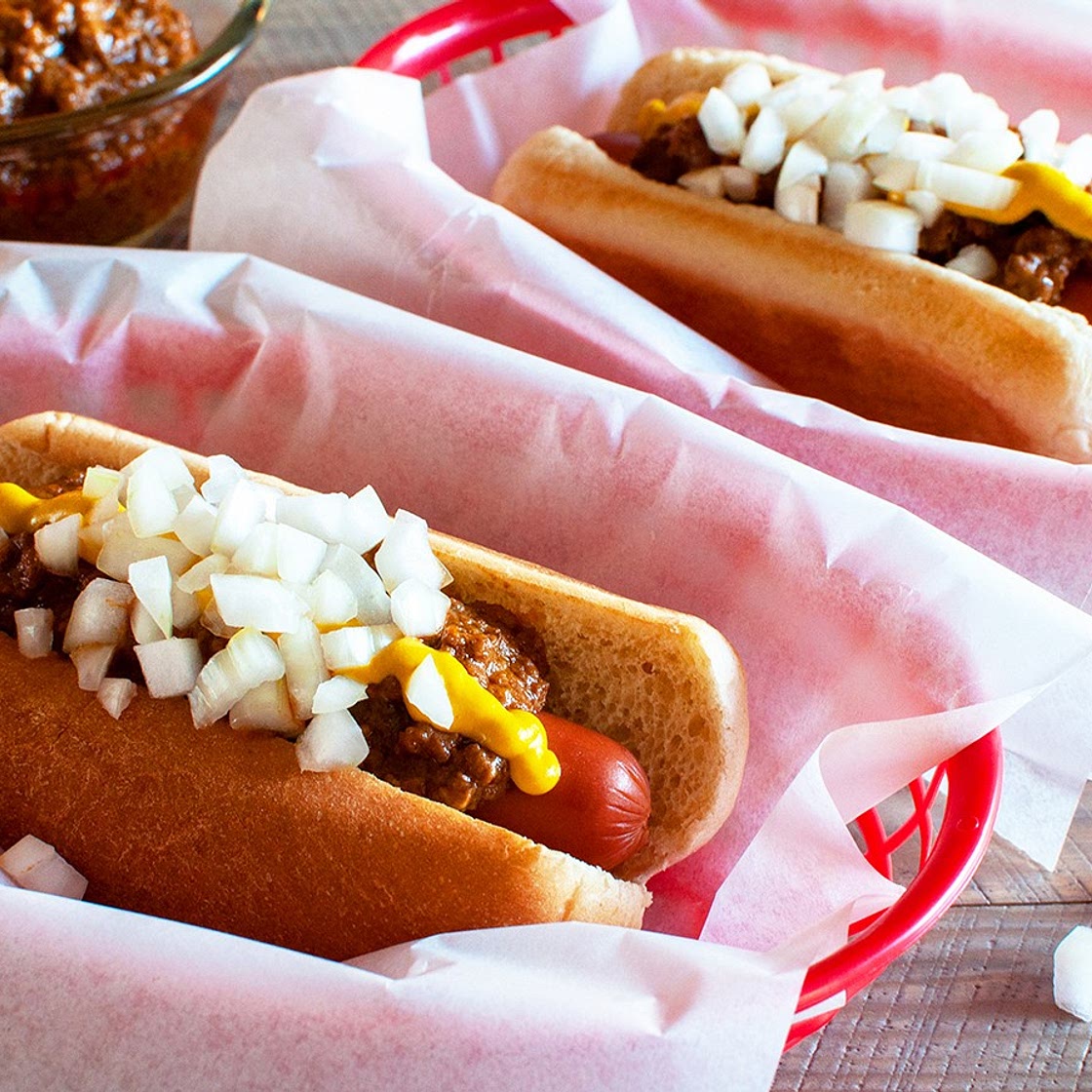 American Coney Island Chili Dogs (Detroit Coney Island Sauce)