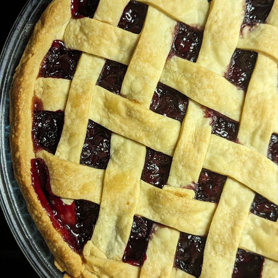 Simple cherry pie